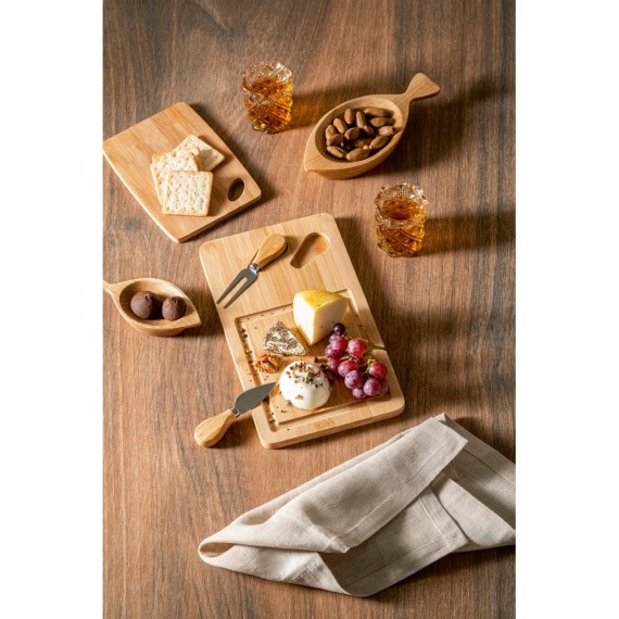 WOODS. Bamboo cheese board