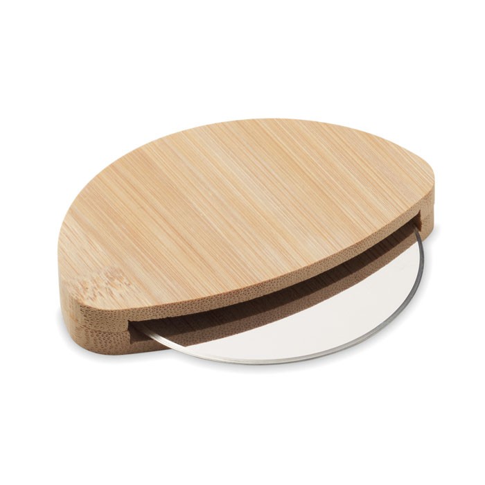 Round pizza cutter with bamboo